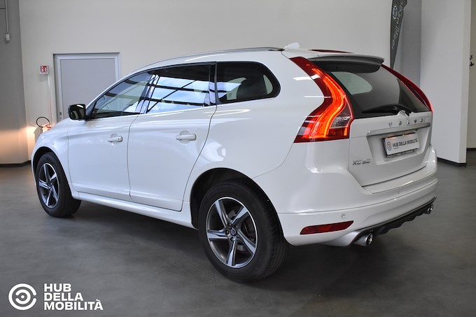 VOLVO XC60 D3 R-design Momentum